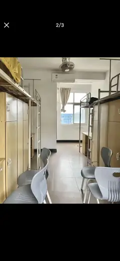 我们学校都是上床下桌